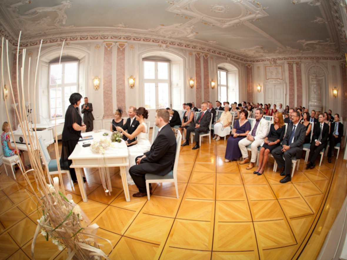 Trauung im Festsaal des Rathauses Trauung im Festsaal des Rathauses